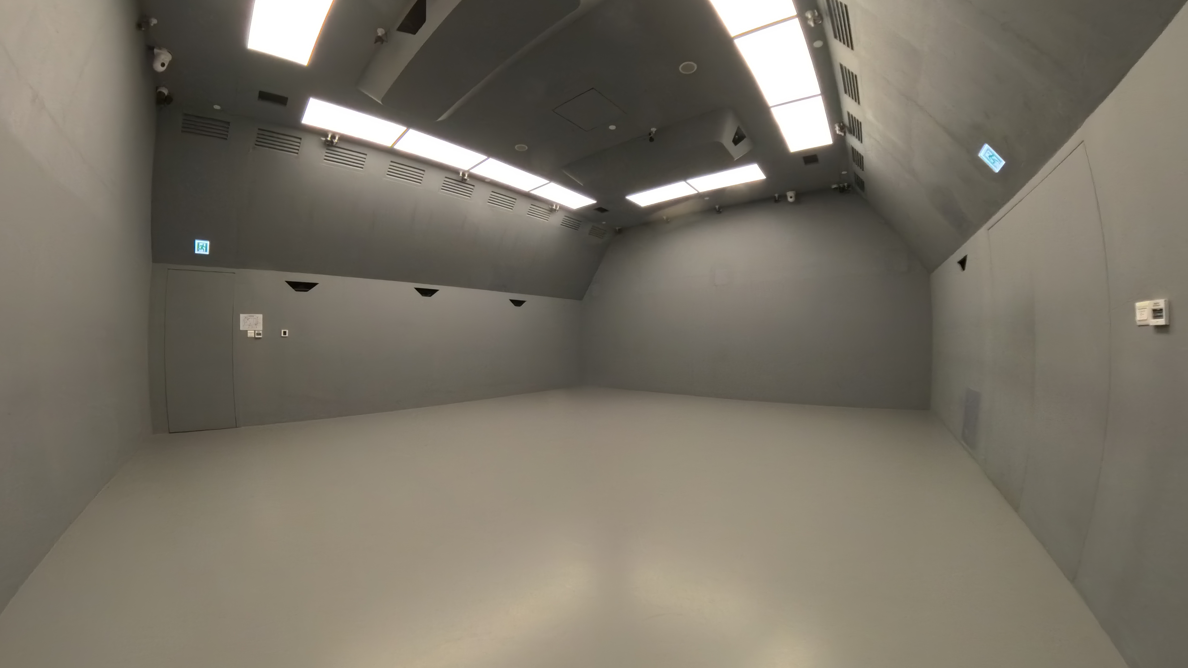 HiVE six-sided immersive room
